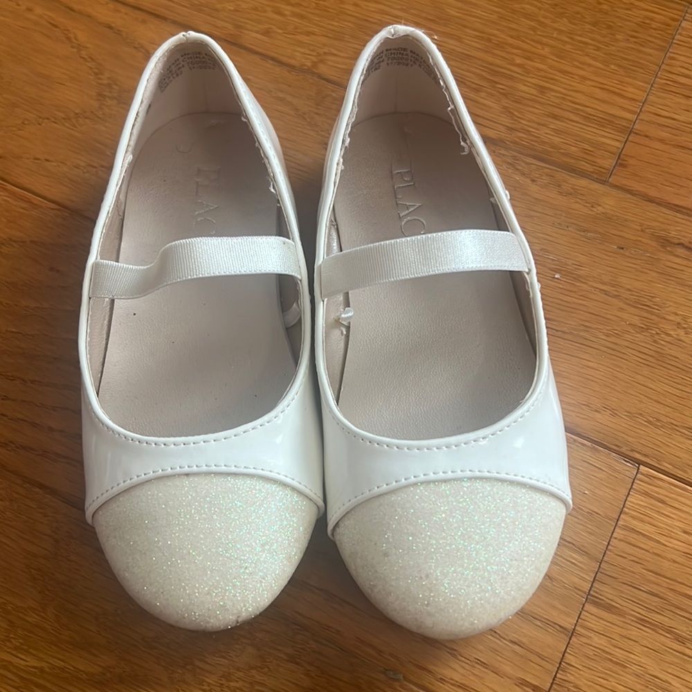 Children place dress shoes size 8